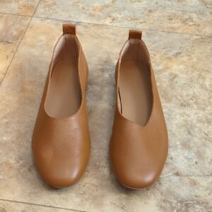 Everlane Day Glove Tan Flats Leather with Minimalist Design and Comfortable Fit